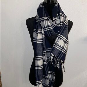 Chic Plaid Scarf in Navy and White